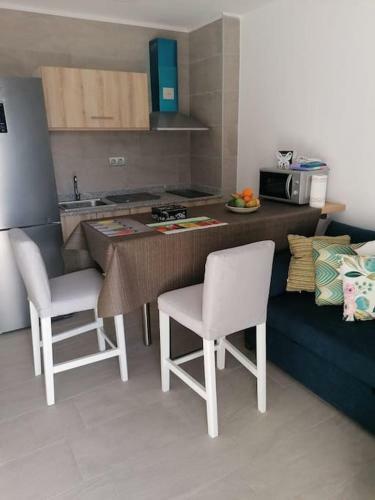 Quiet & Bright Apartment With Private Garden