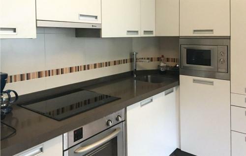 Stunning Apartment In Maon With Wifi And 2 Bedrooms