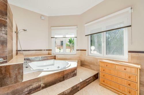 Villa Svim, Walking Distance To The Beach!