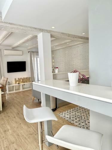 Apartamento Old Town Modern Flat, 4 Minutes From Beach - Eaw Homes