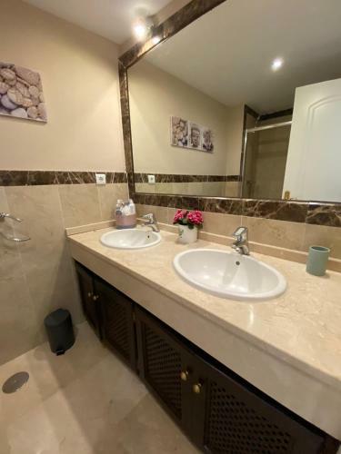 Luxury Beach Side Apartment In Marbella Playa