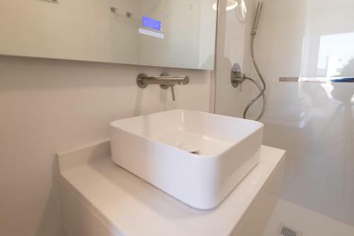 Villa Huerta 1 Manises, Jacuzzi, Sauna, Piscina