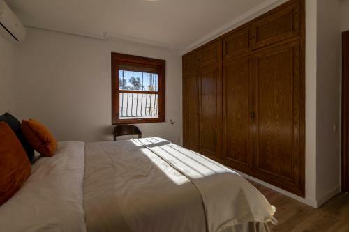 Villa Huerta 1 Manises, Jacuzzi, Sauna, Piscina