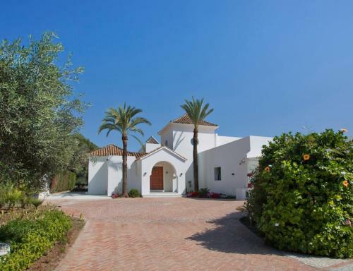 Extravagant 8 Bdrm Villa In Marbella, Beachside