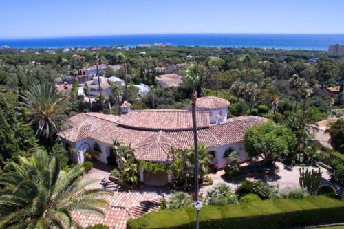 Palatial Villa In Hacienda Las Chapas, Marbella
