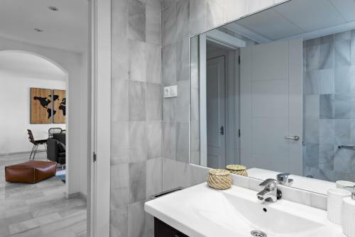 Two Bedroom Apartment In Puerto Banus With Terrace