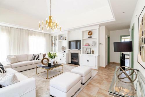 Cln- Spacious 6 Bedroom Villa Next To Beach
