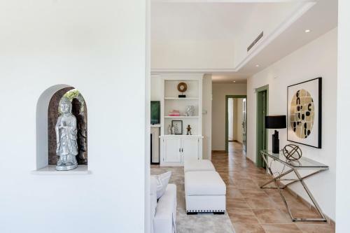 Cln- Spacious 6 Bedroom Villa Next To Beach