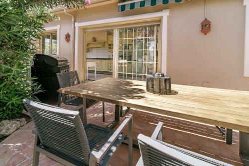 Cln- Spacious 6 Bedroom Villa Next To Beach