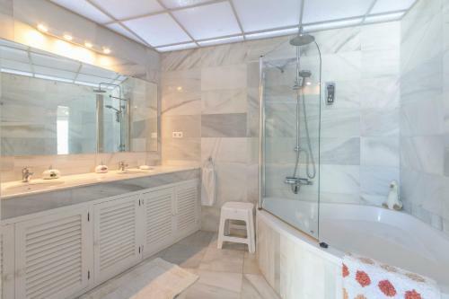 Deluxe Apartment With Jacuzzi
