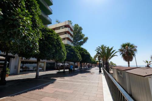 Luxury 3 Bedroom Beach Front Apartment In Marbella