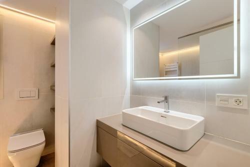 Luxury 3 Bedroom Beach Front Apartment In Marbella