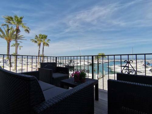 Sea Front Apartment In Puerto Ban�s
