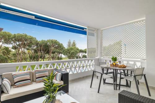 Pool View Apartment In Casa Sevilla - Puerto Ban�s