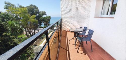 Apartamento Skol 329 ? Spacious Beachfront Studio With Sea Views
