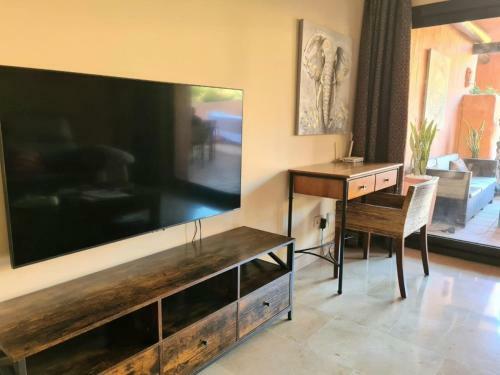 Superb 2-bed Apartment In Duquesa