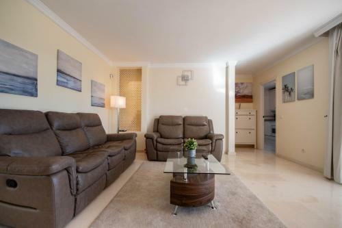 Stunning Villa With Private Pool In Elviria Next To Golf Course