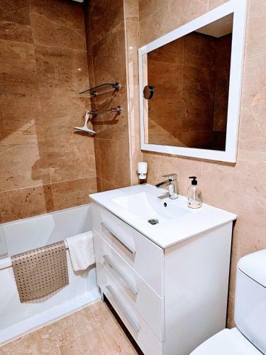 Apartamento Duquesa Suites- Superb Seaviews & Overlooking Pool