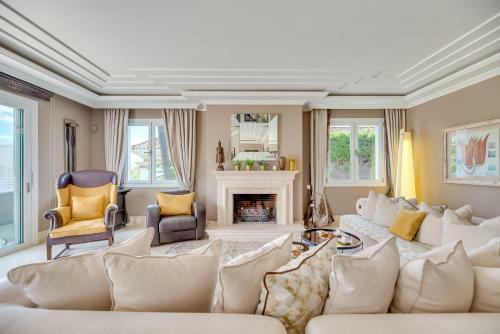 Apartamento Luxurious 7 Bdrm Frontline Golf Villa - Aloha Gardens
