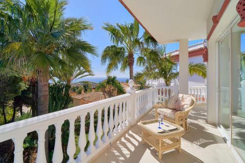 Villa With Heated Pool & Sea Views In Marbella
