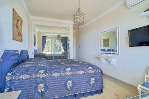 Villa With Heated Pool & Sea Views In Marbella