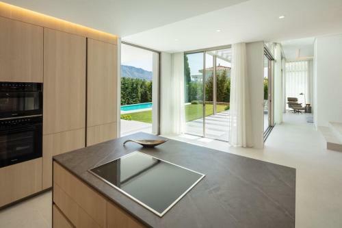 Amazing Modern Villa Located Mins From Beach Rdr234