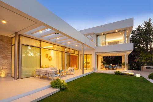 Amazing Modern Villa Located Mins From Beach Rdr234