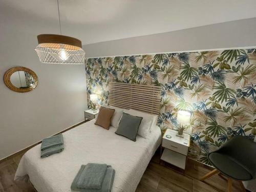 Waterfront 3 Bed Apartment, 90m From The Beach