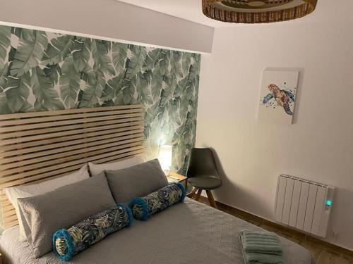 Waterfront 3 Bed Apartment, 90m From The Beach