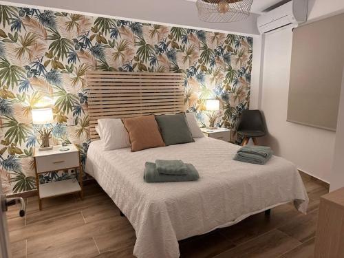 Waterfront 3 Bed Apartment, 90m From The Beach