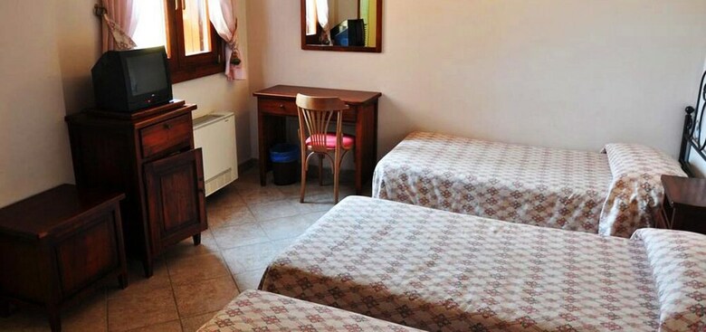 Leo Hotel