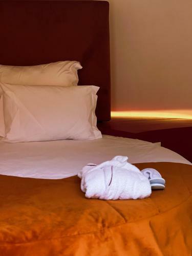 Cherry Sculpture Hotel