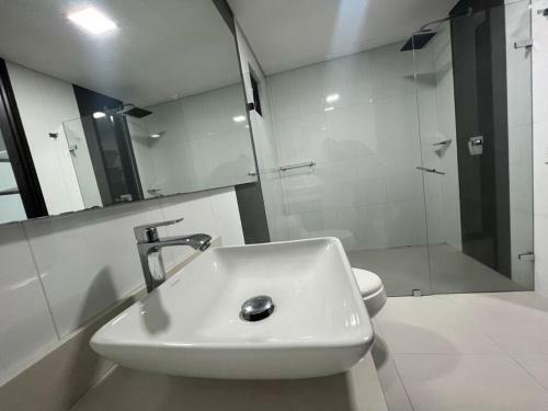 402 - Beautiful Apartament In Heart Of El Poblado
