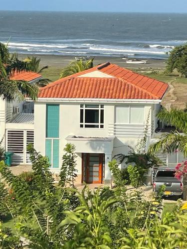 Casa Moderna Con Playa Cartagena