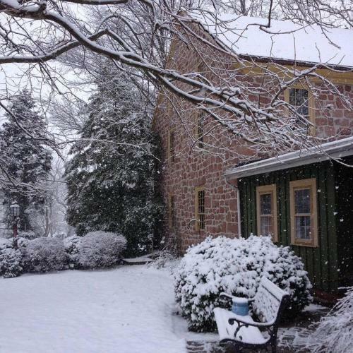 Bed & Breakfast Brownstone Colonial Inn