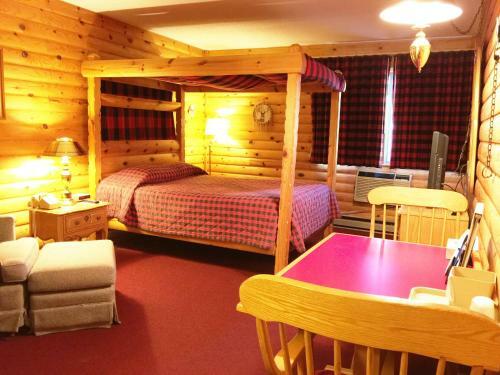 Hotel Northwoods Inn & Suites