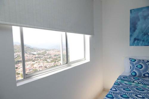 Apartamento, C�modo, Con Vista, Balc�n Y Piscina.