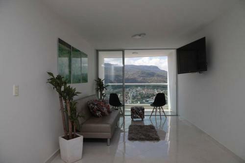 Apartamento, C�modo, Con Vista, Balc�n Y Piscina.