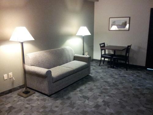 Hotel Midland Inn & Suites