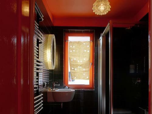 Hostal Lalala Arthotel & Wine Bar