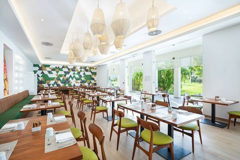 Hotel Secrets St. Martin Resort & Spa