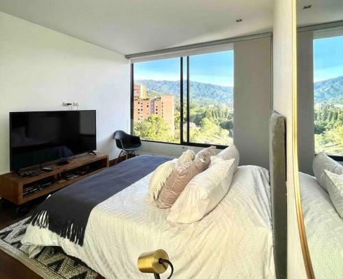 Luxury Apartment In Poblado- Roof Jacuzzi