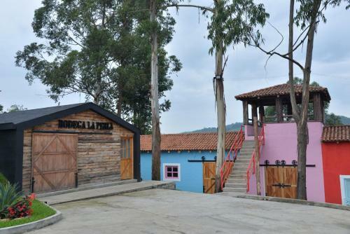 La Hermosa Casa Amarilla