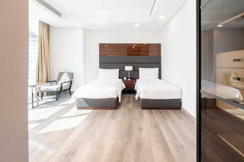 S Plaza Suites Hotel