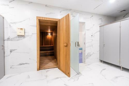 S Plaza Suites Hotel