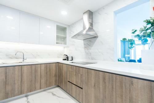 S Plaza Suites Hotel