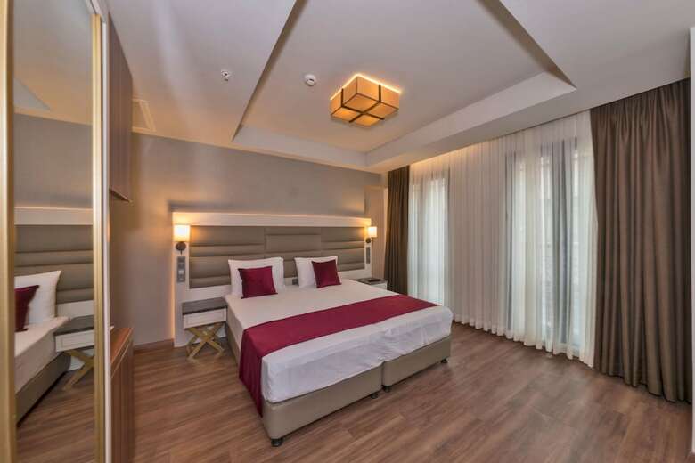 Golden Royal Hotel & Spa