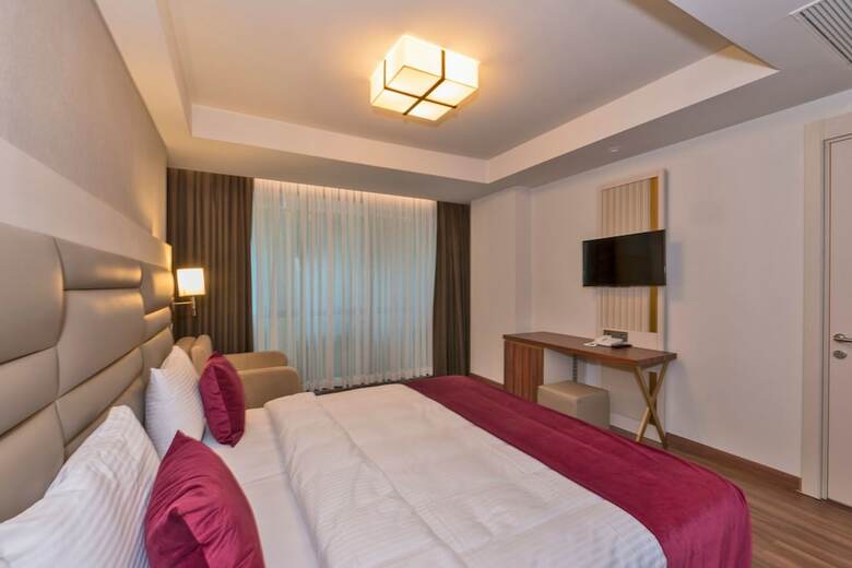 Golden Royal Hotel & Spa