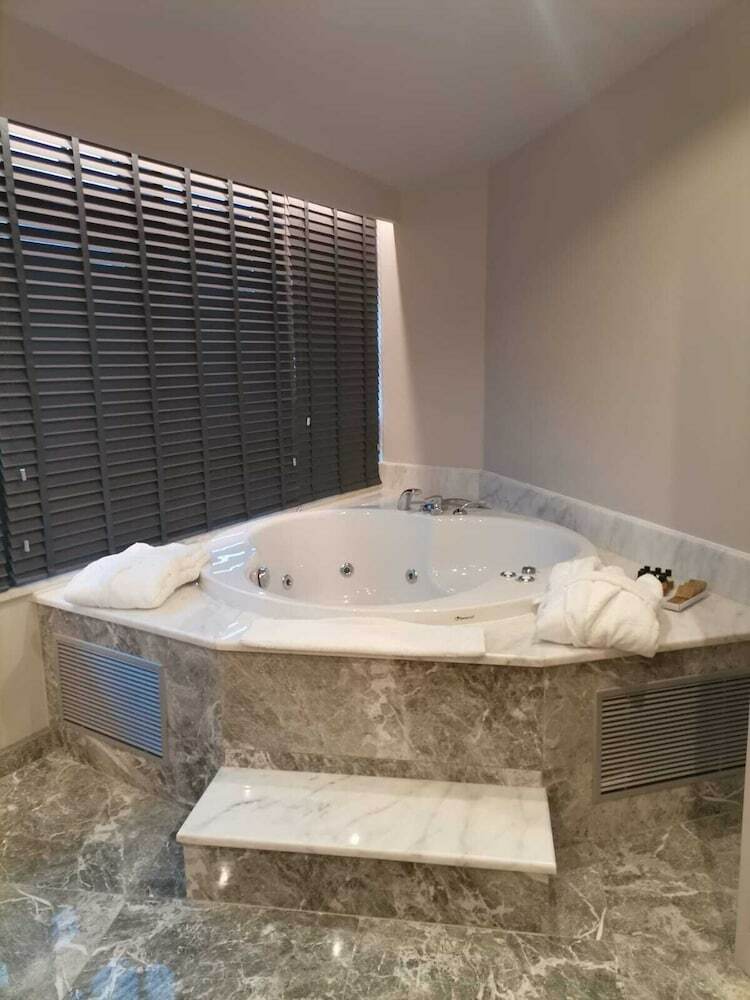 Golden Royal Hotel & Spa