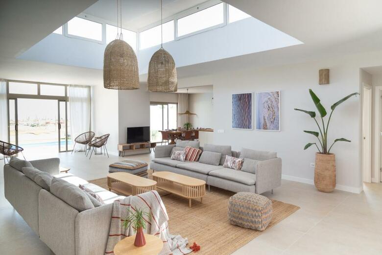 Villa Ereza White Homes